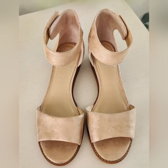 Vince Camuto Sandals - Picture 3 of 12